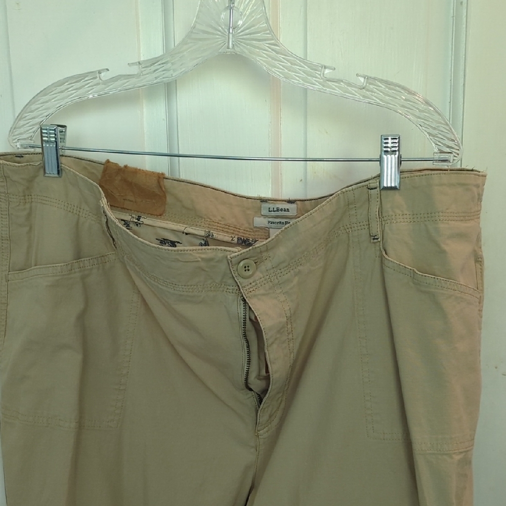 LL Bean Cargo Pants. Reinforced Knees,22W